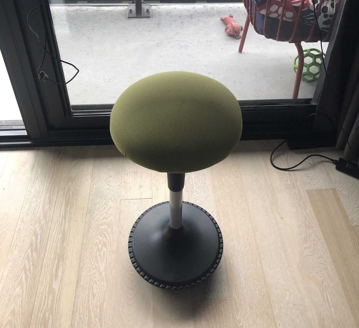 Ergonomic stool